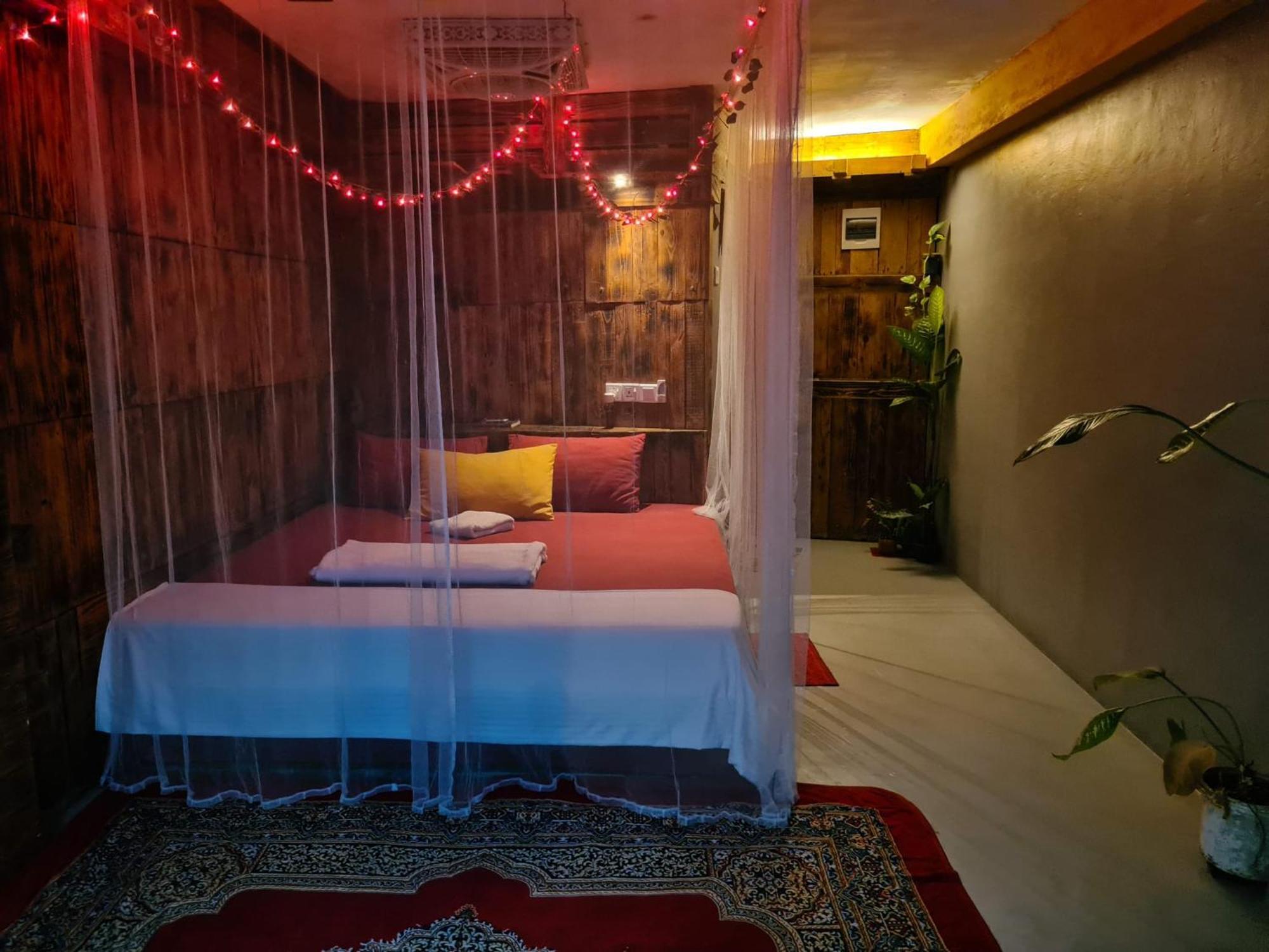 La Pinchi " Pinchi'S Bed " Hotel กัมโปลา ภายนอก รูปภาพ
